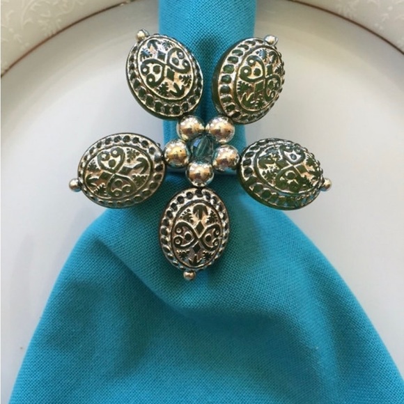 New set of 6 handmade beaded floral design napkin holders - Picture 4 of 4